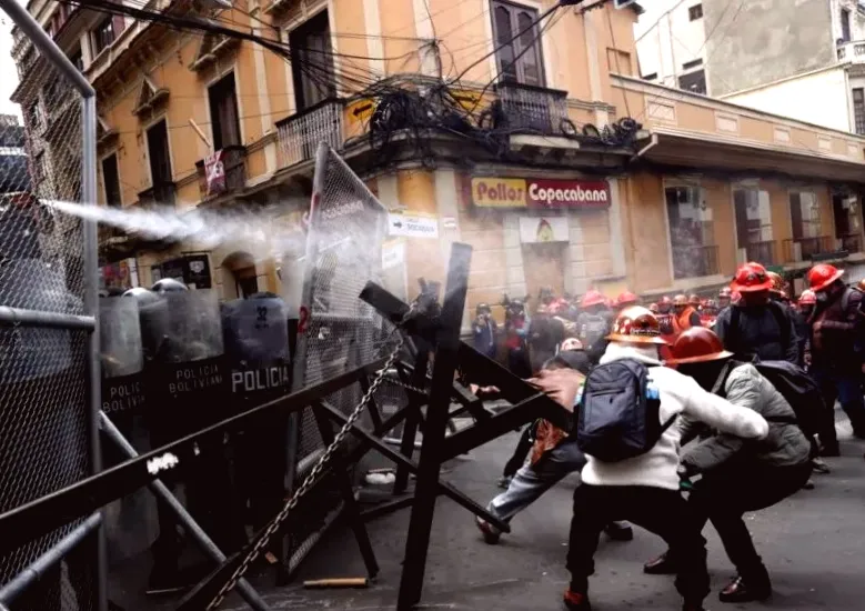 Police in Bolivia injured during protests against fuel subsidy cut