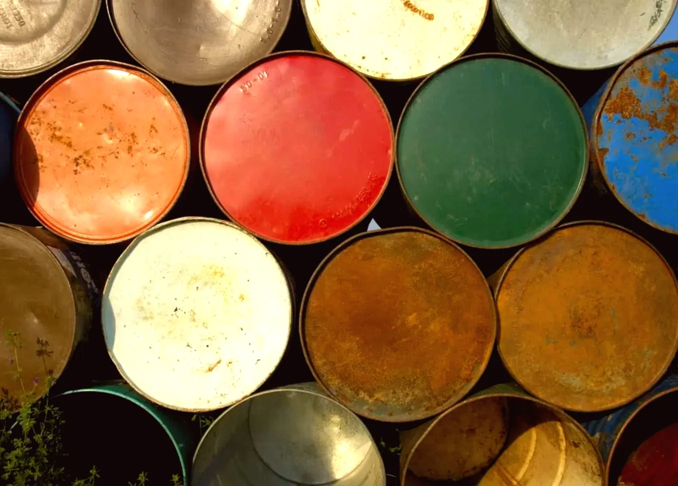 Crude Oil Prices Decrease due to Strong Dollar and Worries about Oil Oversupply