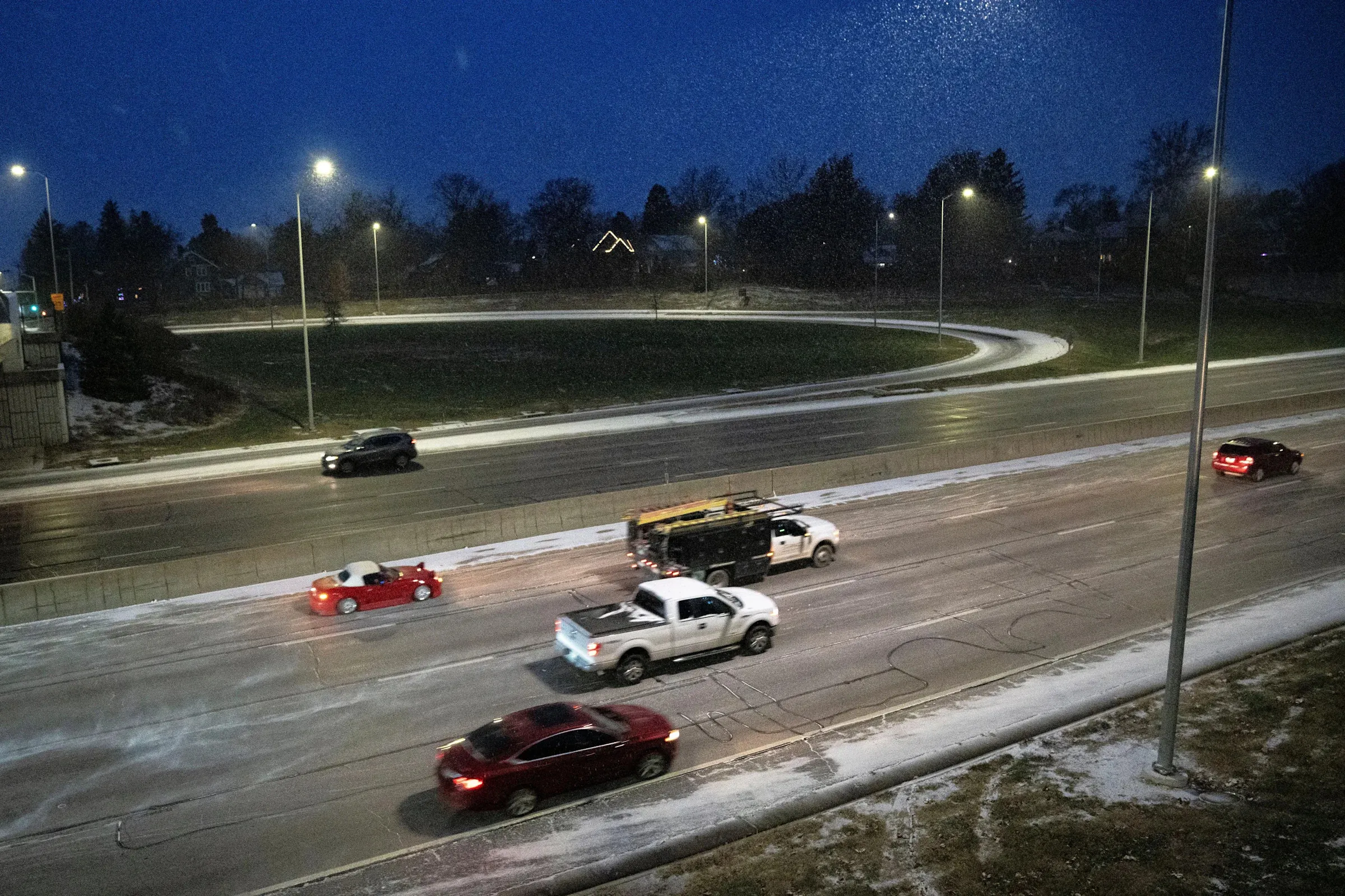 Chilly temperatures and snowy roads spread across the Midwest this weekend