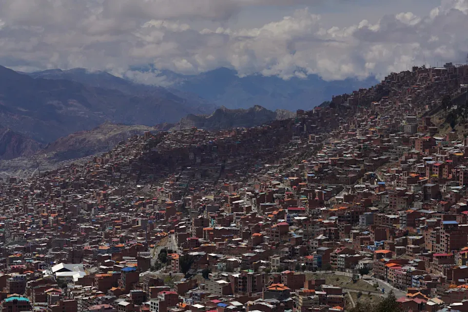 Bolivia relaxes visa rules for travelers from the US and Israel