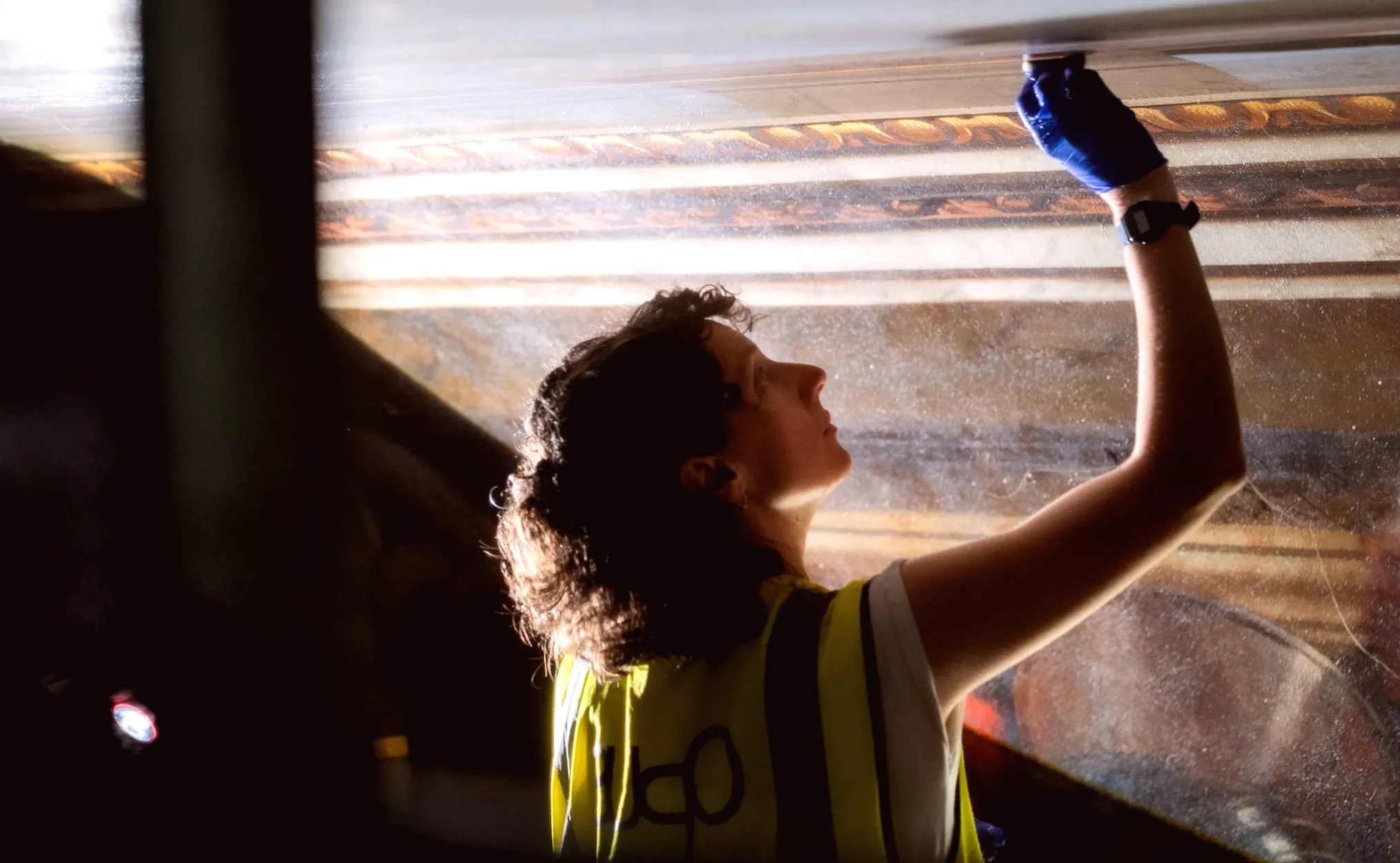 Palace is looking for craftsmen who made their mark on the ceiling