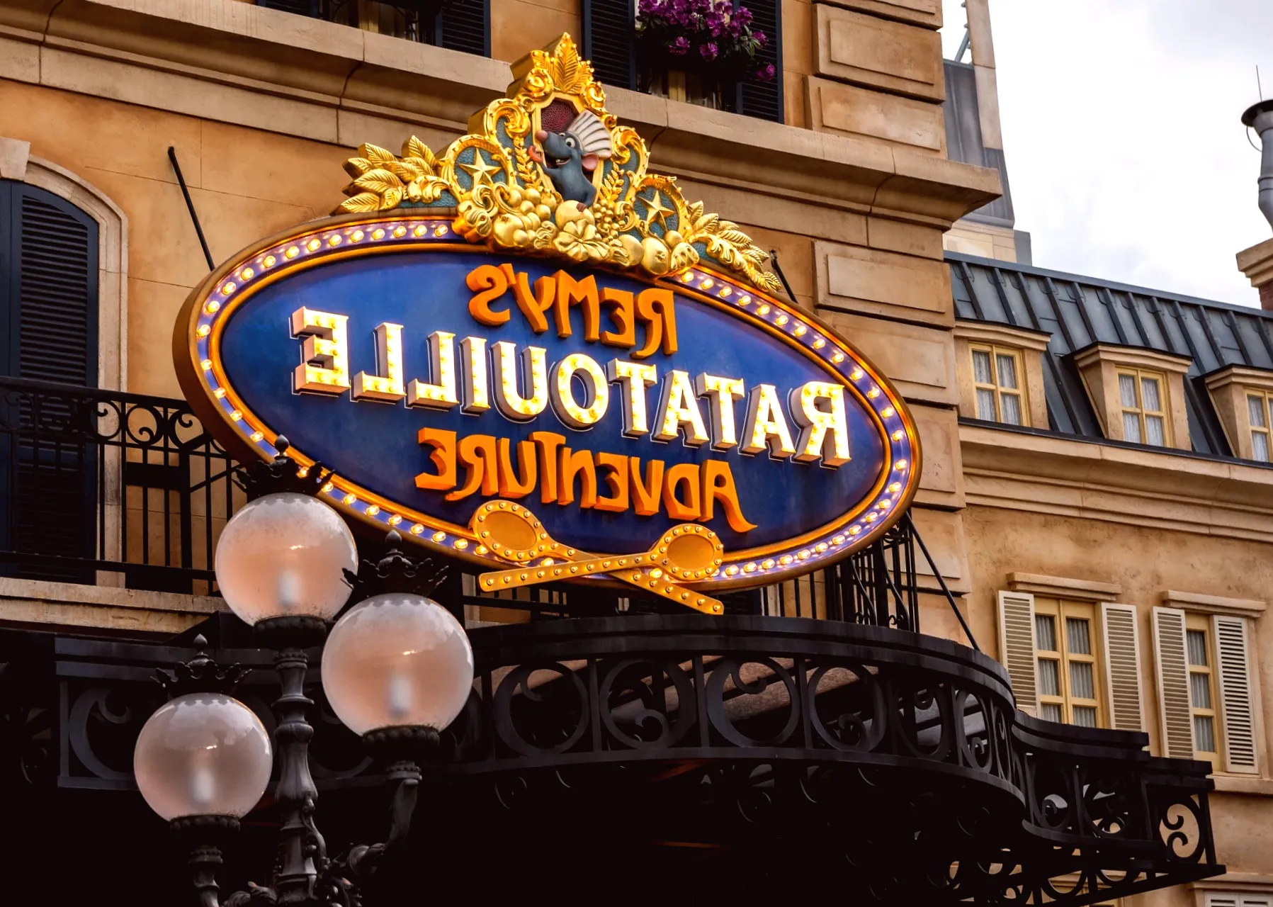 23 Rude Disney Parks Guests Who Seem to Have Left Their Etiquette at Home During Vacation