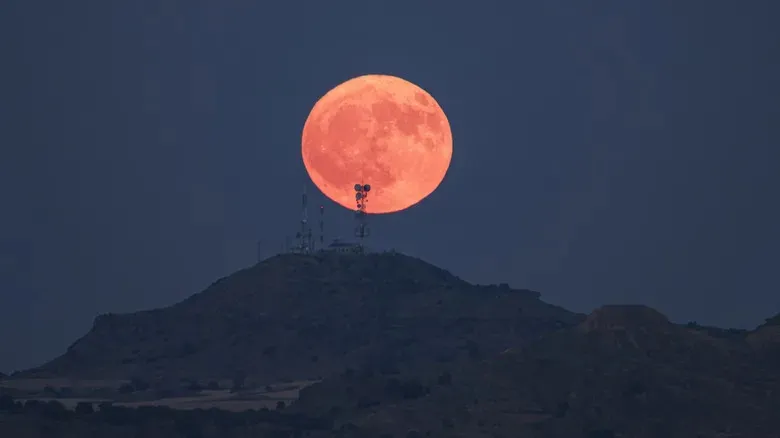 Explaining the Phenomenon of a Supermoon