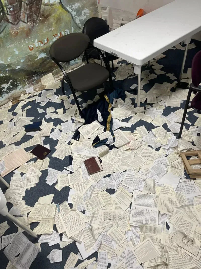 29-year-old suspect arrested by police for vandalizing Torah scrolls at Kadima synagogue