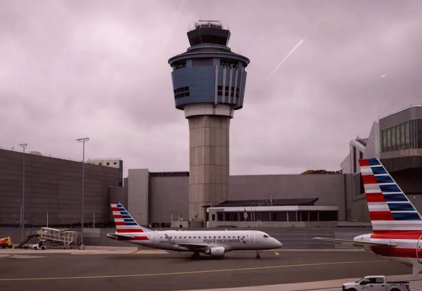 FAA investigates US airlines for reducing flights during shutdown