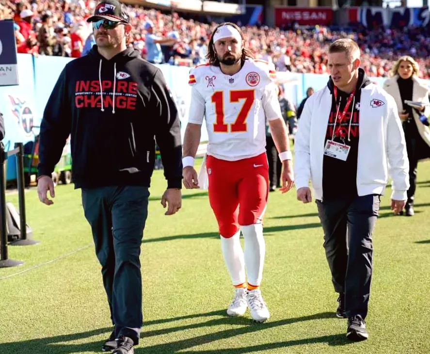 Calls for Chiefs to Reunite with Pro Bowl QB Grow Following Sunday's Loss