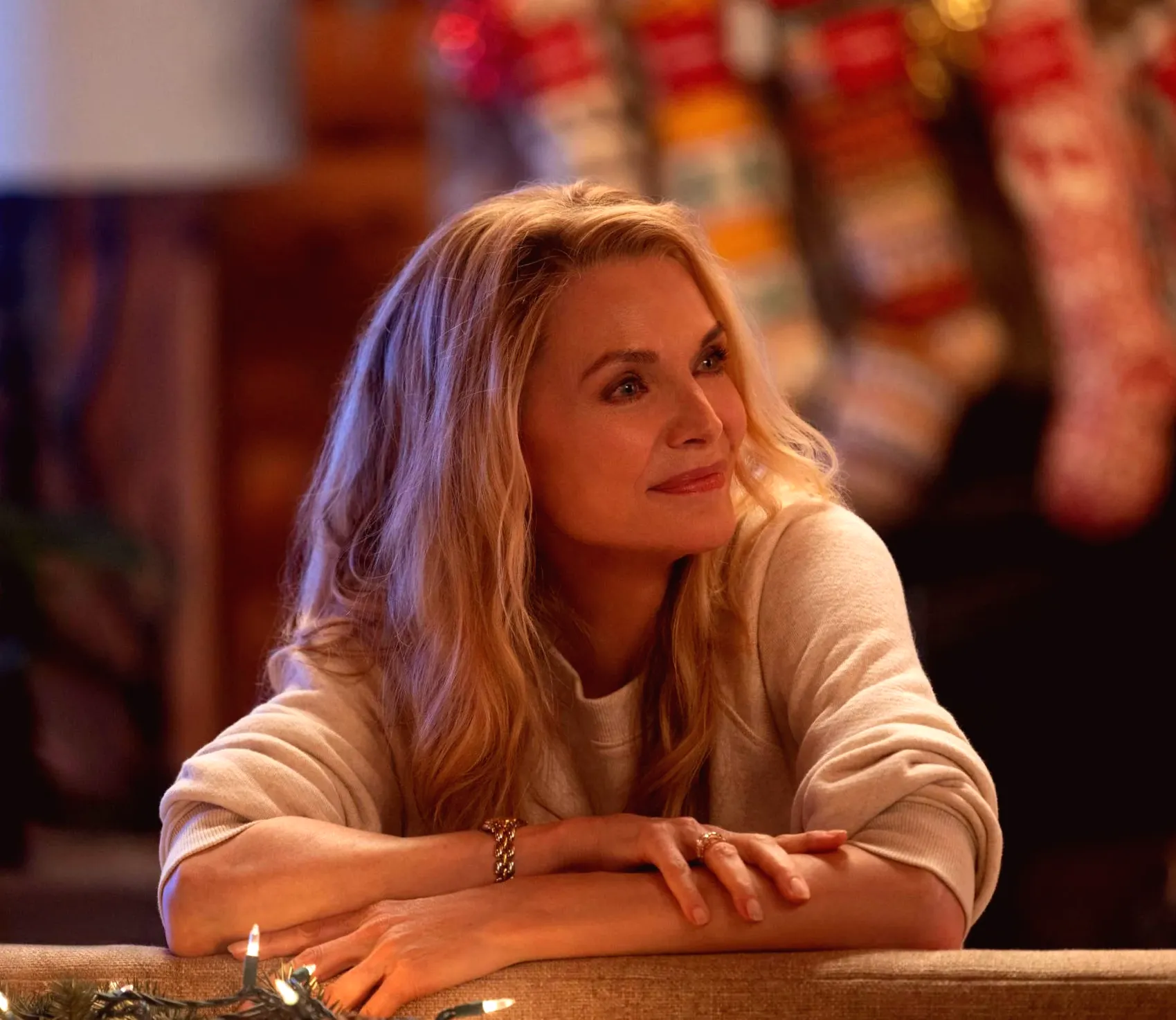 Oh. What. Fun. critique – Michelle Pfeiffer shines in Amazon's undercooked holiday film