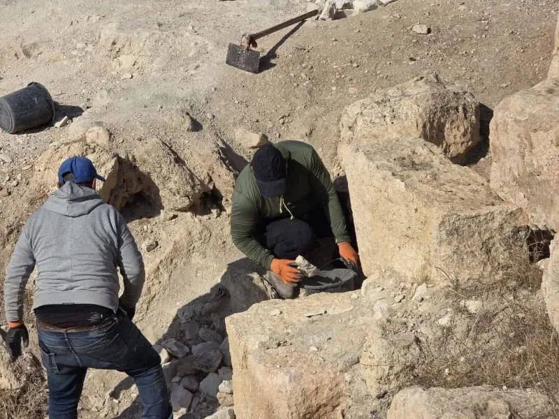 Israeli archaeologists discover ruins of majestic palace on top of a mountain
