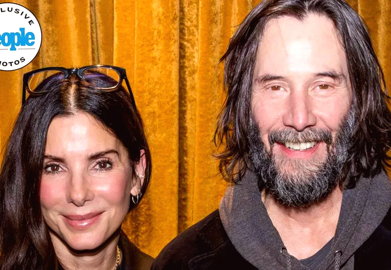 Keanu Reeves and Sandra Bullock reunite backstage on Broadway for "Speed" reunion