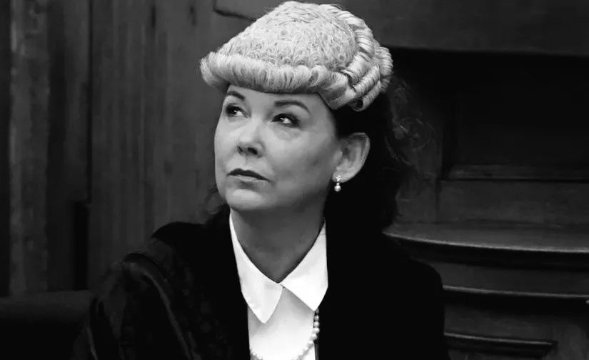 Government decides against altering lord advocate's dual role.