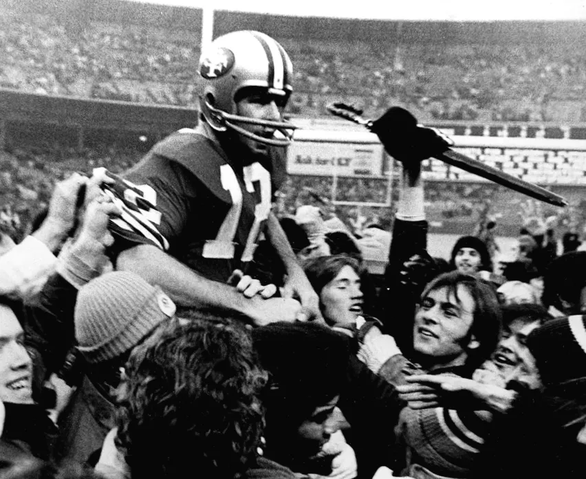 NFL MVP and prolific passer John Brodie, ex-49ers quarterback, passes away at 90.