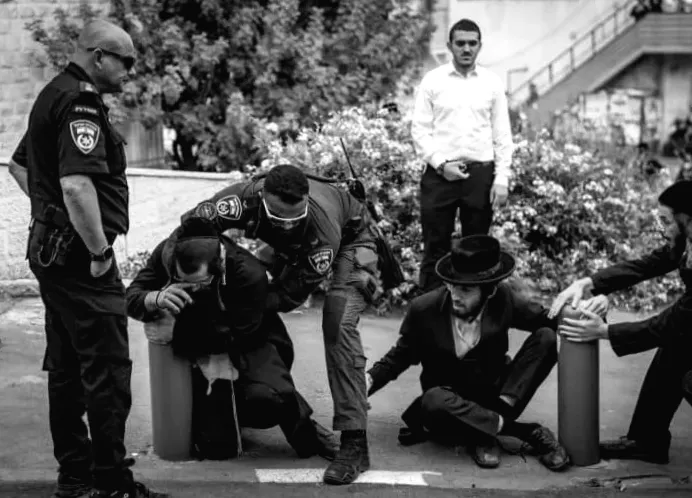 Haredim protest IDF draft, block roads near Tel Hashomer in defiance of police orders