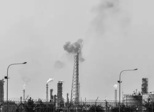 Missile and drone strikes target Kuwait desalination plant and oil refinery