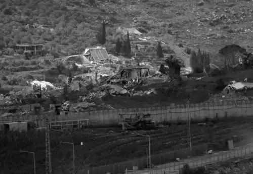 Strait closure and Lebanon conflict test truce amid US-Iran talks.