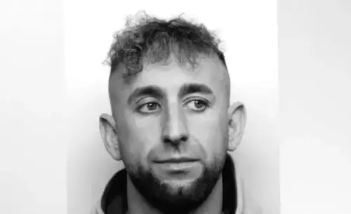 33-year-old man stalked teenager and requested kisses