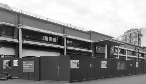 Traders express disbelief over sudden market closure