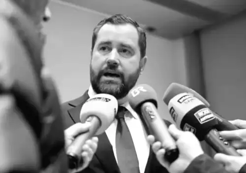 Apologies issued by German airport and airline for 600 passengers stranded overnight on planes