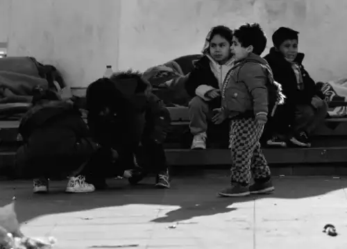 100,000 Lebanese seek shelter following 'unprecedented' Israeli alerts, says UN official