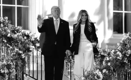 Report: Donald Trump was unaware of Melania's statement about Epstein.